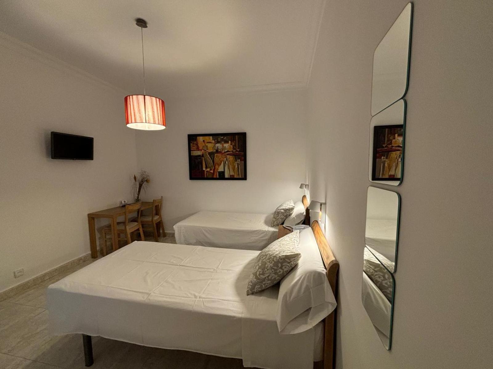 Hostal Barrera Madrid Esterno foto