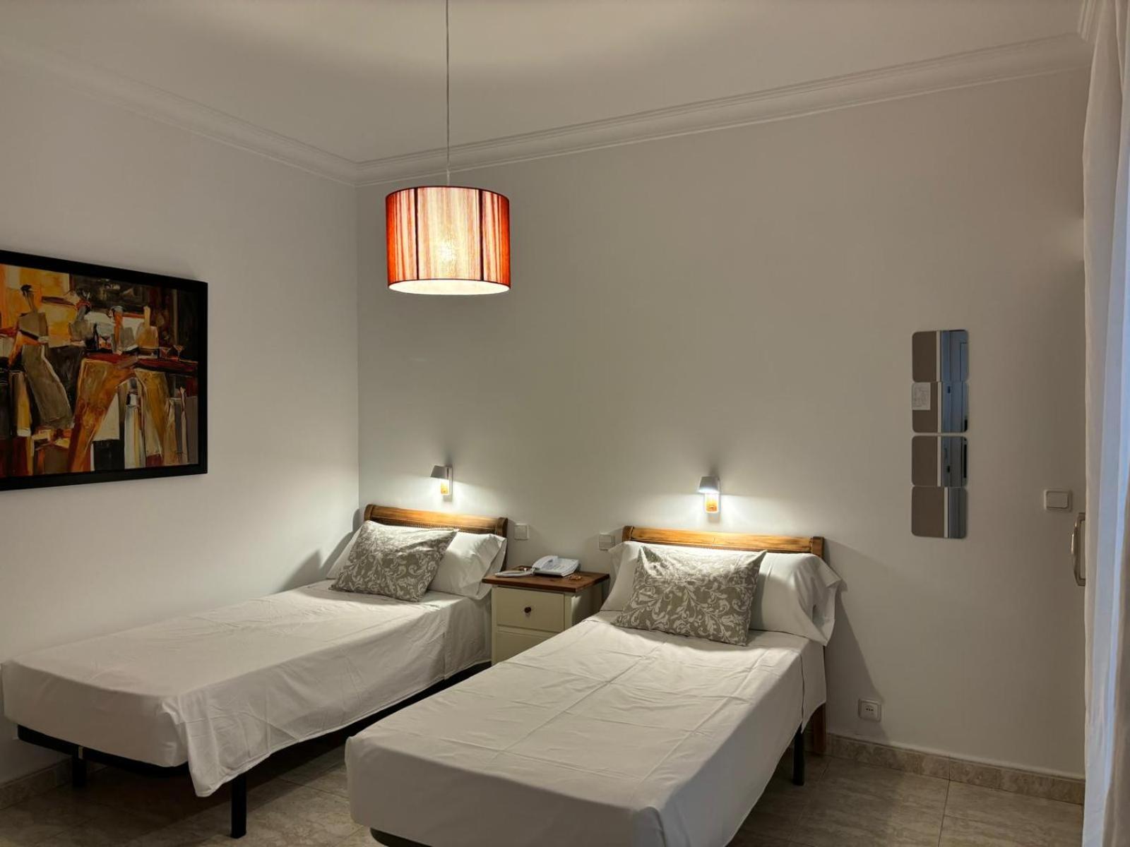 Hostal Barrera Madrid Esterno foto