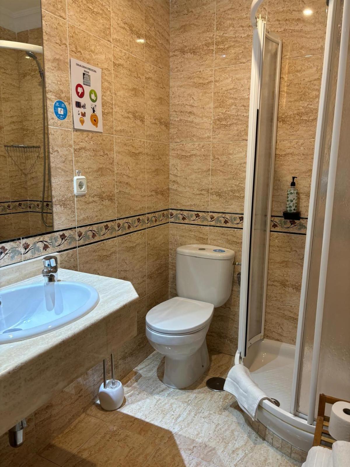 Hostal Barrera Madrid Esterno foto