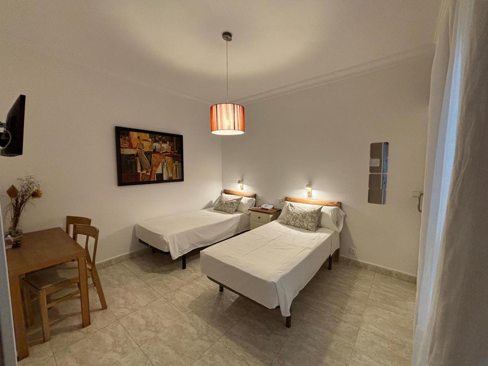 Hostal Barrera Madrid Esterno foto