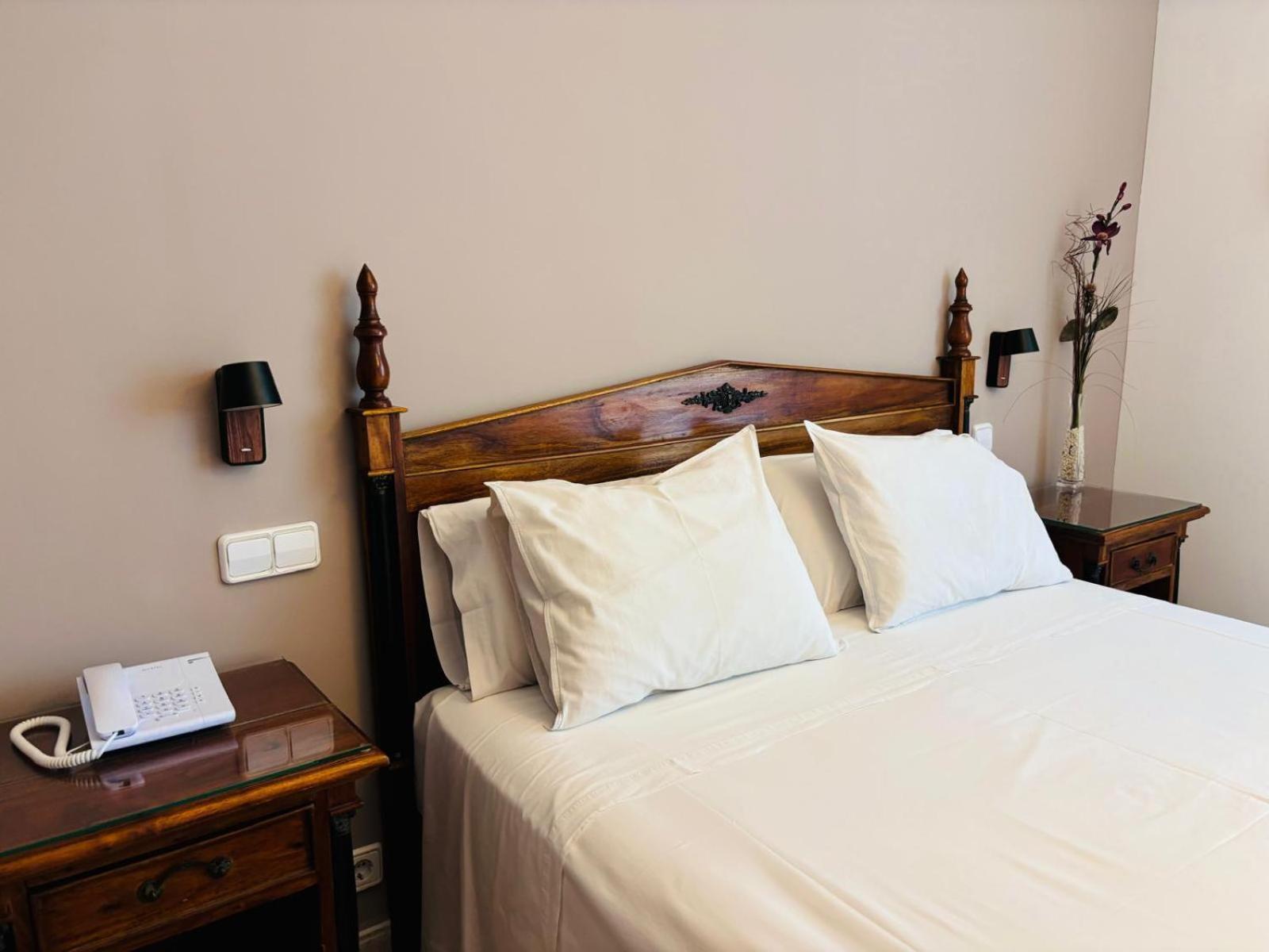 Hostal Barrera Madrid Esterno foto