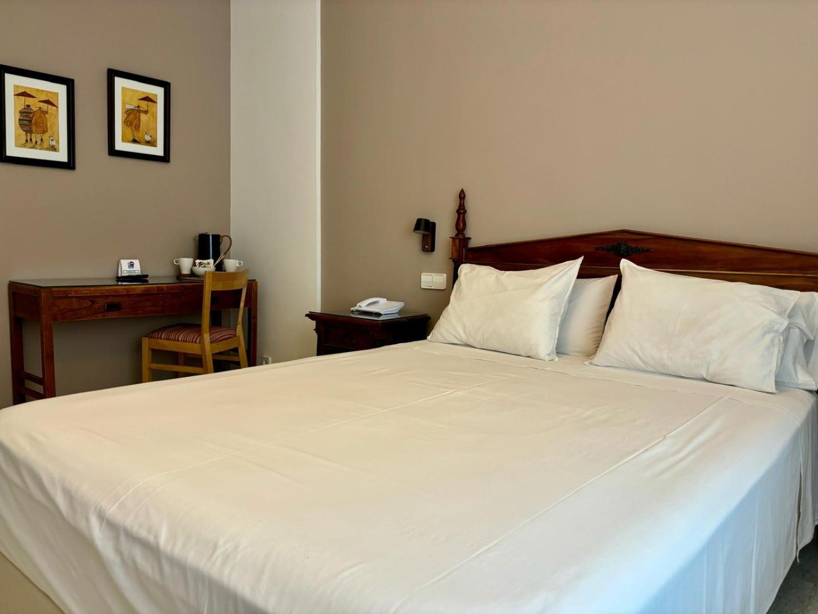 Hostal Barrera Madrid Esterno foto