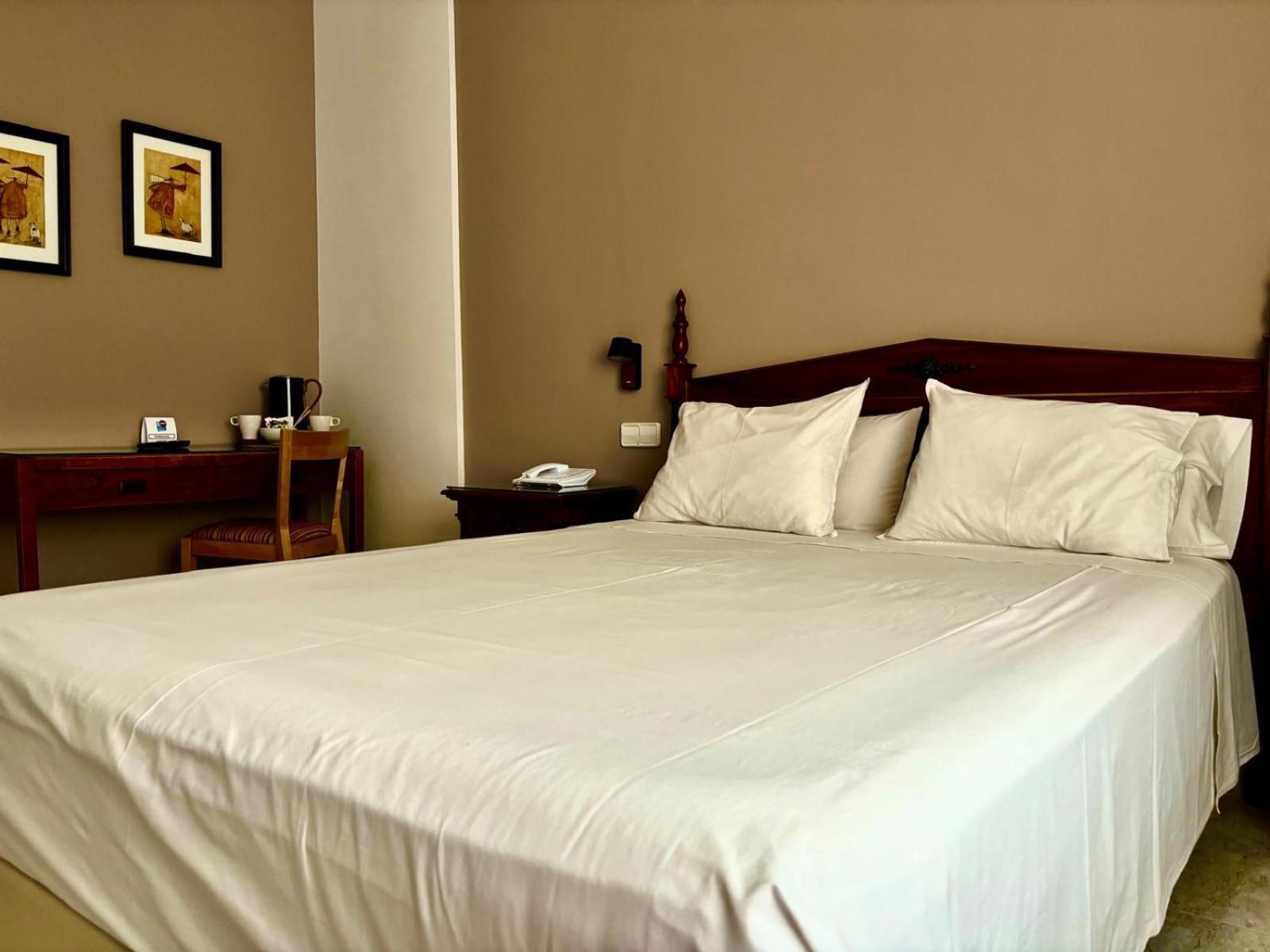 Hostal Barrera Madrid Esterno foto