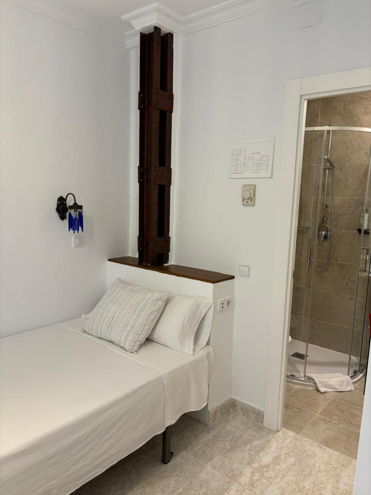 Hostal Barrera Madrid Esterno foto