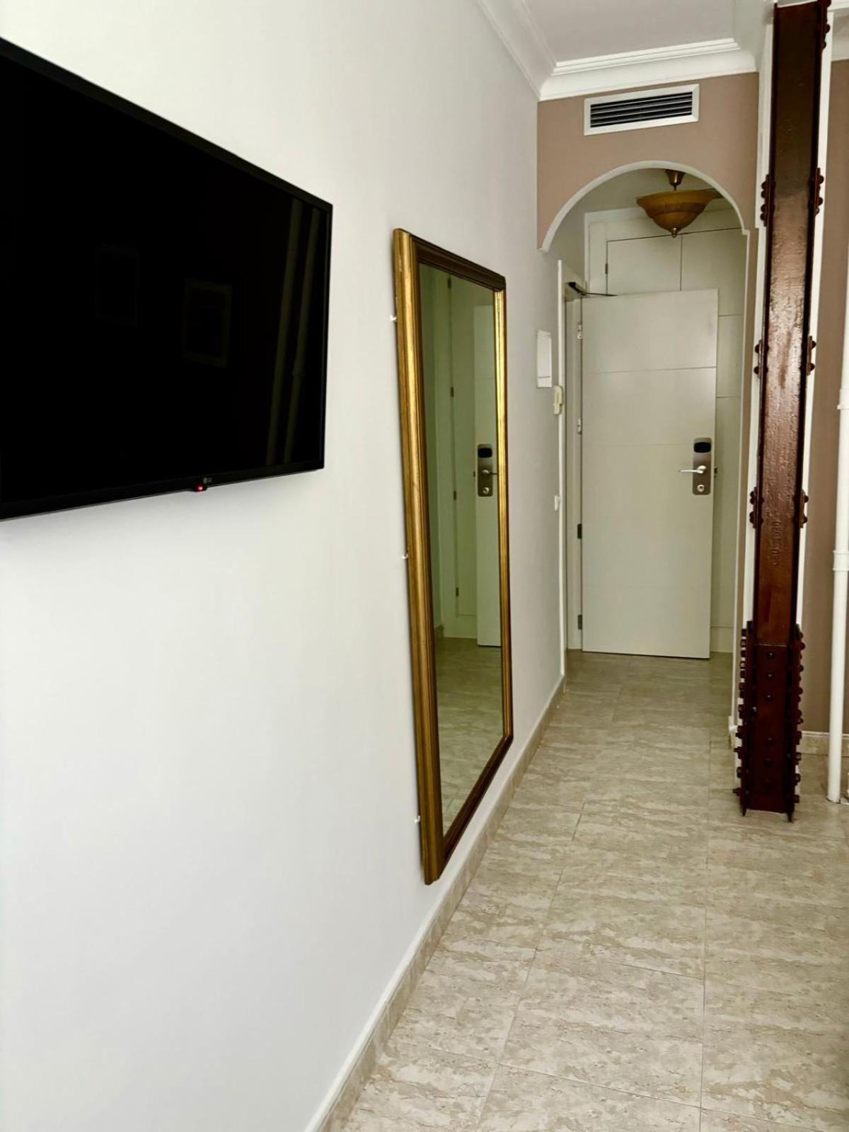 Hostal Barrera Madrid Esterno foto