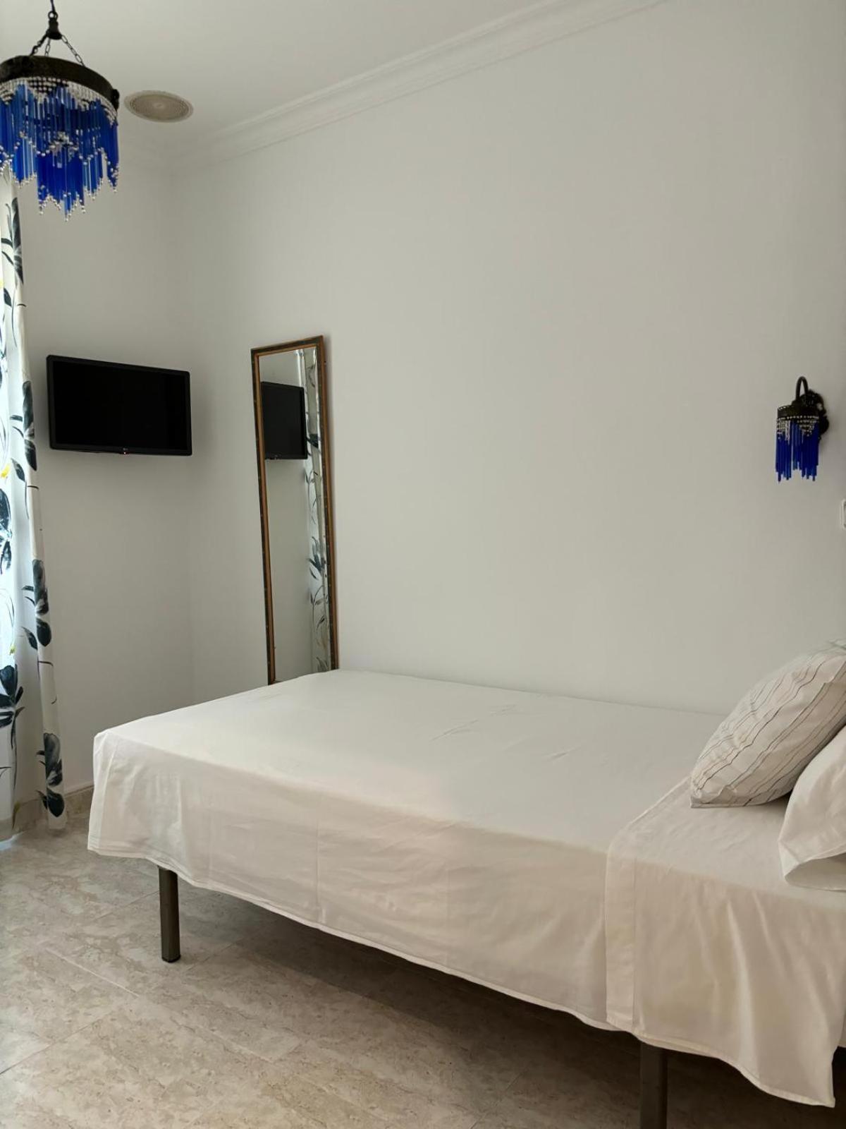 Hostal Barrera Madrid Esterno foto